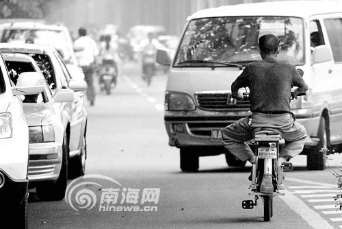 调查称海口市今年电动车酿祸40起死3人[组图]