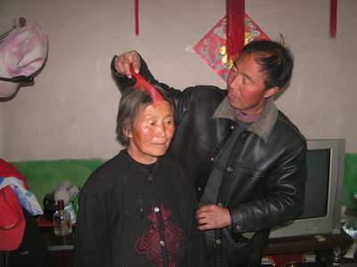 围场幼教张国富路上捡个亲娘养5年