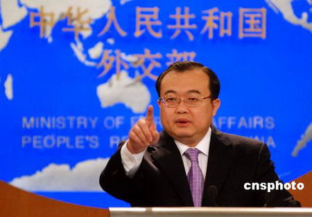 外交部就奥运村禁用圣经谣言等答问(实录)