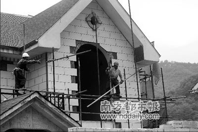 深圳富豪违规改建别墅身份显赫令执法无奈