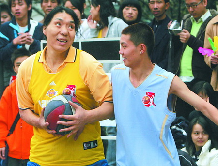 女巨人带队打篮球输了