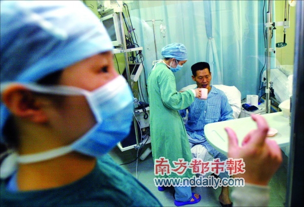 深圳护工更像“正规军”