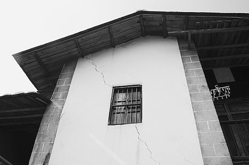 屋下被矿主掏空百余村民盼搬迁_新闻中心_新