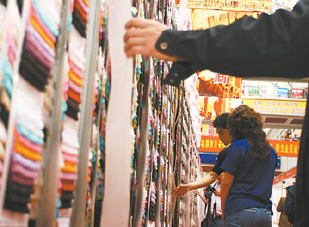 服装产业催生虎门布料大市场