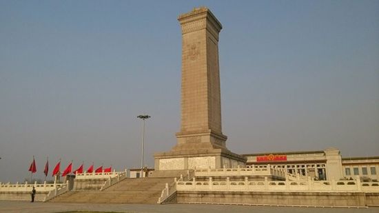 图为人民英雄纪念碑