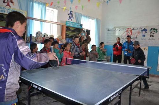 新疆乌恰乡村学校少年宫助孩子放飞梦想