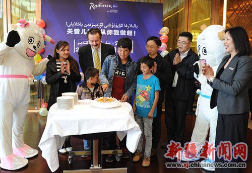 新疆喀什4名福利院孤儿在五星级酒店过生日