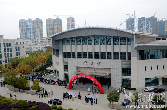 武汉轻工大学招聘会 工科女是香饽饽