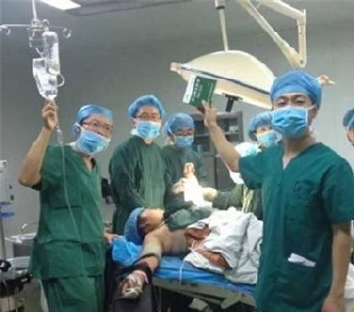 医生手术台自拍