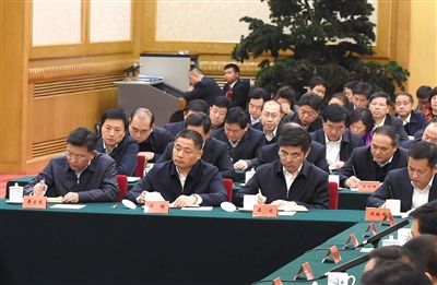 1月12日,习近平在北京主持召开座谈会,同中央党校第一期县委书记研修班学员进行座谈。新华社记者 饶爱民 摄