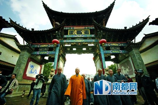 2008年12月13日下午,14位少林僧人来到云南昆明官渡古镇接管4所寺院。C FP