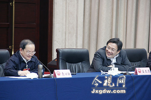 2014年1月21日,江西省长鹿心社说南昌还存在许多“乱象”,王文涛表示“我会干掉它”。资料图