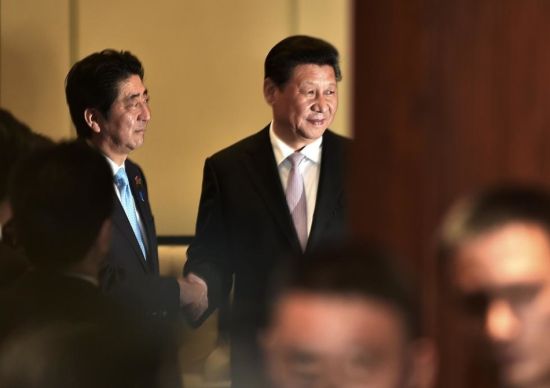 国家主席习近平22日在雅加达应约会见日本首相安倍晋三,就中日关系交换意见。