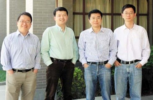 左一、左二分别为天津大学年轻博导张浩、庞慰。资料图