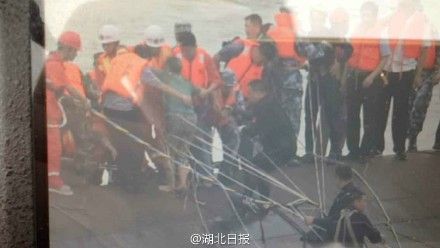 一位85老太太被成功救援出水