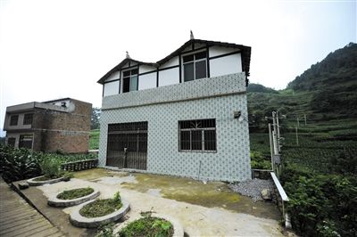 6月9日晚,毕节市田坎乡的4名留守儿童在这座楼房中自杀身亡。新华社记者 陶亮 摄