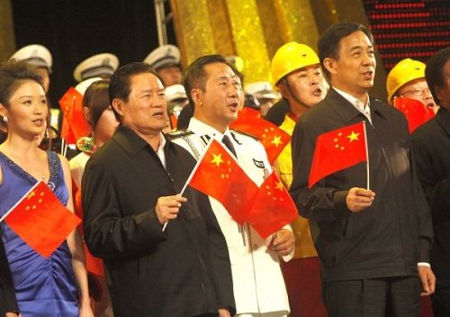 2010年11月中旬,时任中央政法委秘书长的周本顺曾陪同周永康调研重庆“打黑除恶”,当时官方报道图片中,周本顺未出镜。资料图