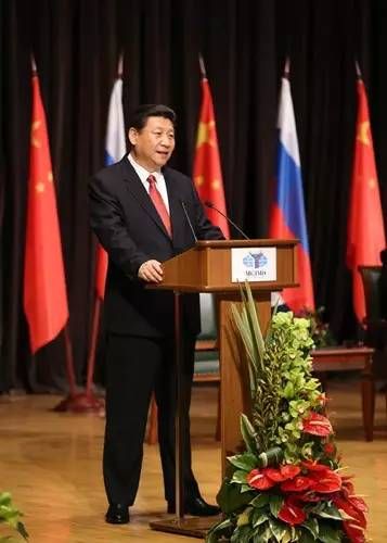 图为:2013年3月23日,习近平在莫斯科国际关系学院发表演讲。