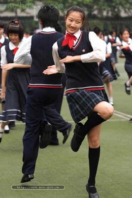 校园集体舞惹争议