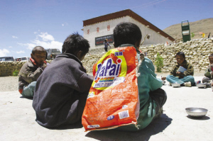 千只书包爱心接力到拉萨 成就一段 天路 佳话