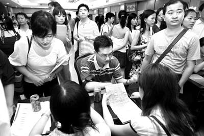 重庆招聘建筑工开价年薪10万 仅五人报名