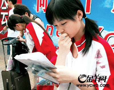 高考成绩不理想,复读还是留学?(2)