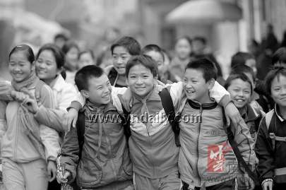 重庆流动人口子女读书_人口流动(2)