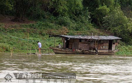 环保世纪行采访团考察邕江水源状况有喜有忧(图)
