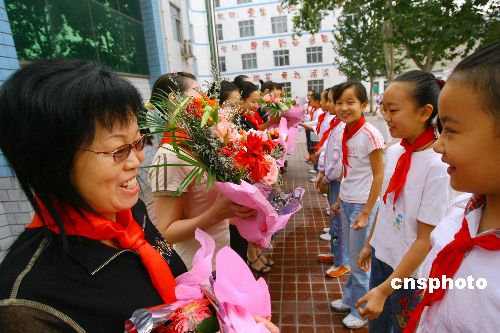 从 臭老九 到 最光辉职业 半数职场人想当老师