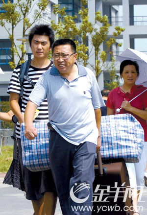 法定成年大学生为何依然未成年