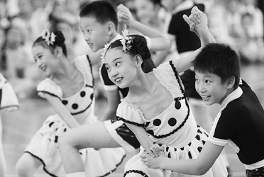 集体舞舞动阳光校园