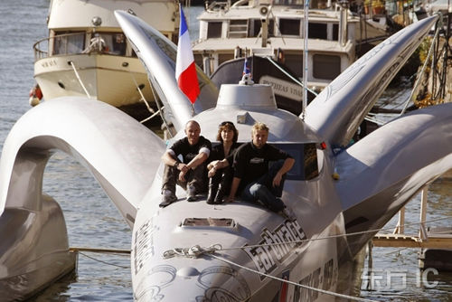 地球竞赛快艇挑战环游世界记录(图)