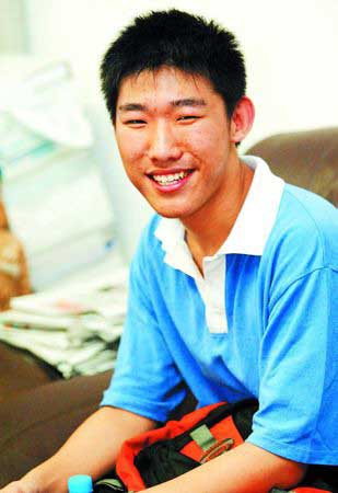 广东高考成绩放榜 首次分文理科划线(组图)