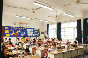 研究称教室照明环境不良导致孩子视力下降(图