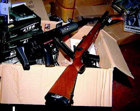 沈阳捣毁藏有1.6万支仿真枪窝点(图)