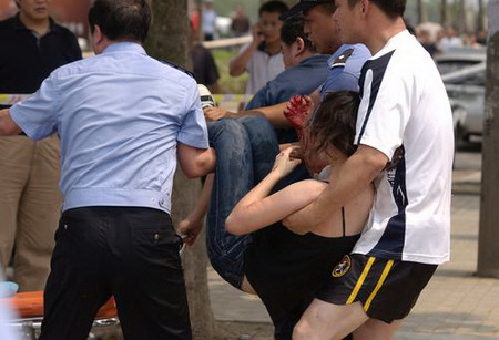 南京警方解救在闹市被劫持人质(组图)