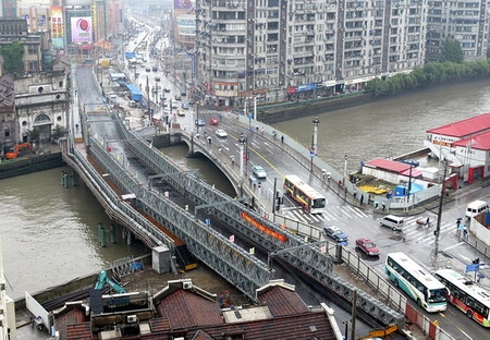 组图：上海河南路桥即将拆除临时便桥已贯通
