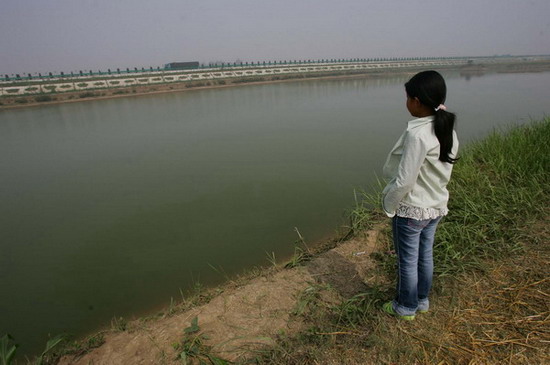 图文:5名小学女生不堪男生言语挑逗集体投水