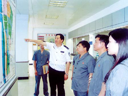 图文:南昌市公安局领导带领法官上门听建议