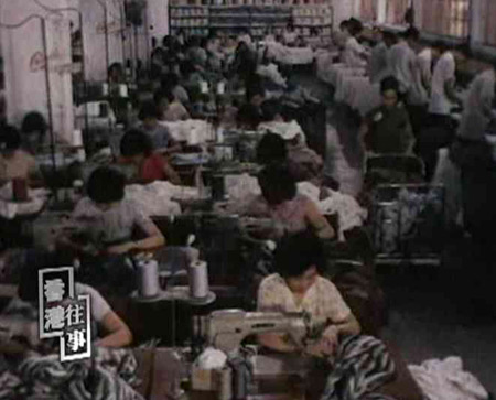 资料图片:服装加工厂