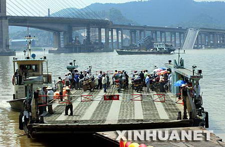 广东九江战备码头重新启用(组图)