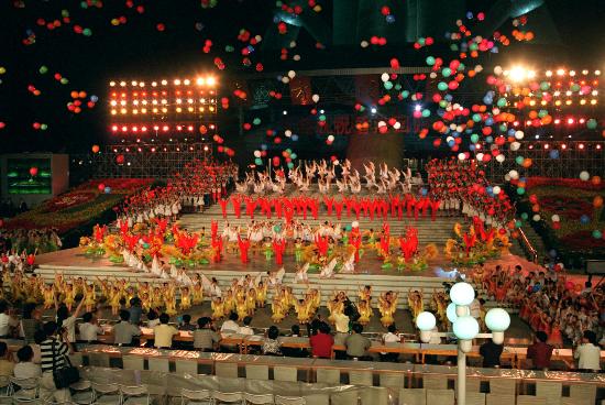 图文:上海举行庆祝香港回归祖国文艺焰火晚会_新闻中心_新浪网