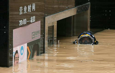 组图:深圳海上世界酒吧街被淹