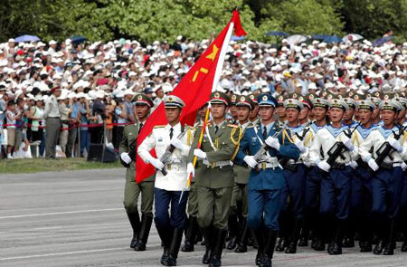 图文:驻港部队在石岗军营举行盛大的阅兵仪式