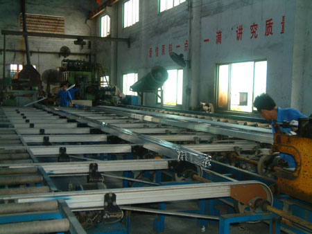 组图:加工铝材现场