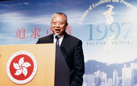 图文:香港前任特首董建华