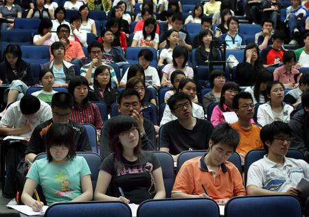 图文:香港理工大学内地大学生们在上课