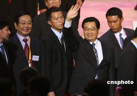 图文:胡锦涛出席庆祝香港回归十周年文艺晚会