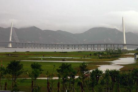 图文:深圳湾大桥连通深圳香港
