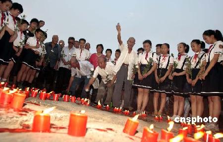 卢沟桥老红军与学生纪念七七事变70周年(组图)